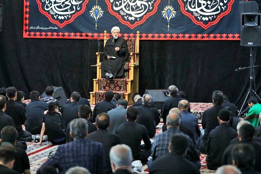 مراسم العزاء بحضور رئيس مجلس الشورى الاسلامي