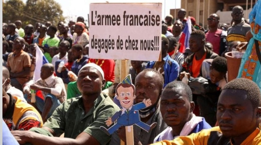 بوركينا فاسو تطرد الملحق العسكري في السفارة الفرنسية