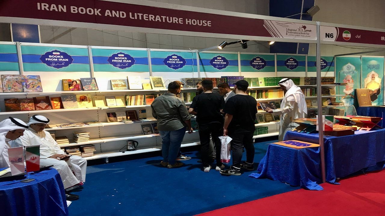 الشهيد سليماني يلفت الأنظار في معرض كتاب بغداد الدولي