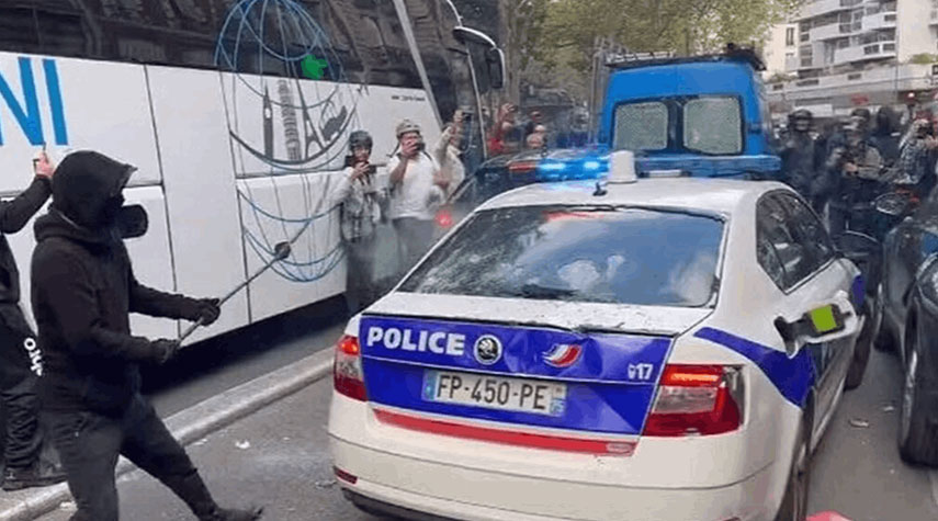 فرنسا... عشرات الآلاف يتظاهرون ضد عنف الشرطة