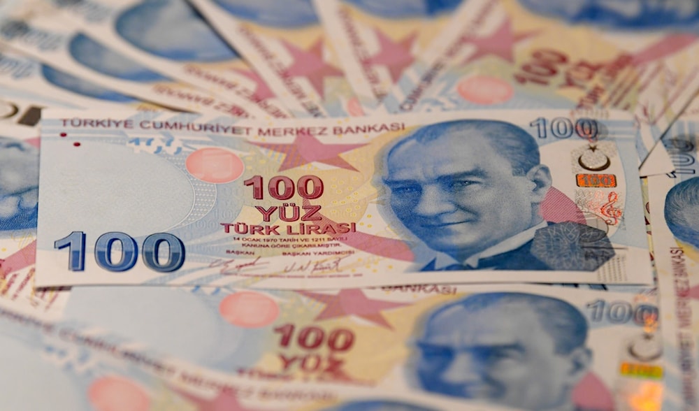 الليرة التركية تتراجع إلى مستوى قياسي جديد مقابل الدولار