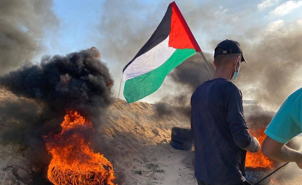 إعلام الاحتلال الإسرائيلي: فلسطينيون تجاوزوا سياج غزة وأحرقوا نقطة قنص عسكرية