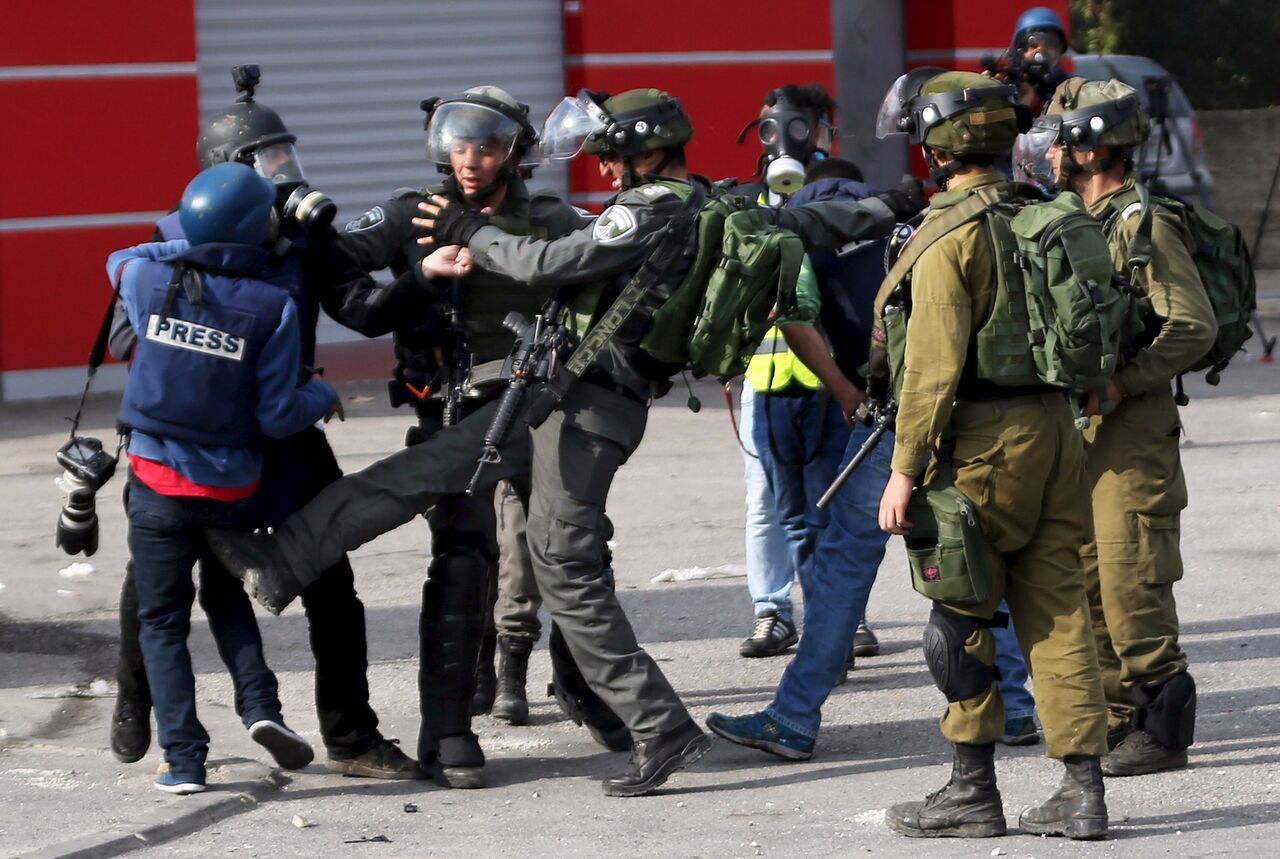 542 انتهاكا إسرائيليا بحق الصحفيين الفلسطينيين خلال 8 اشهر الماضية