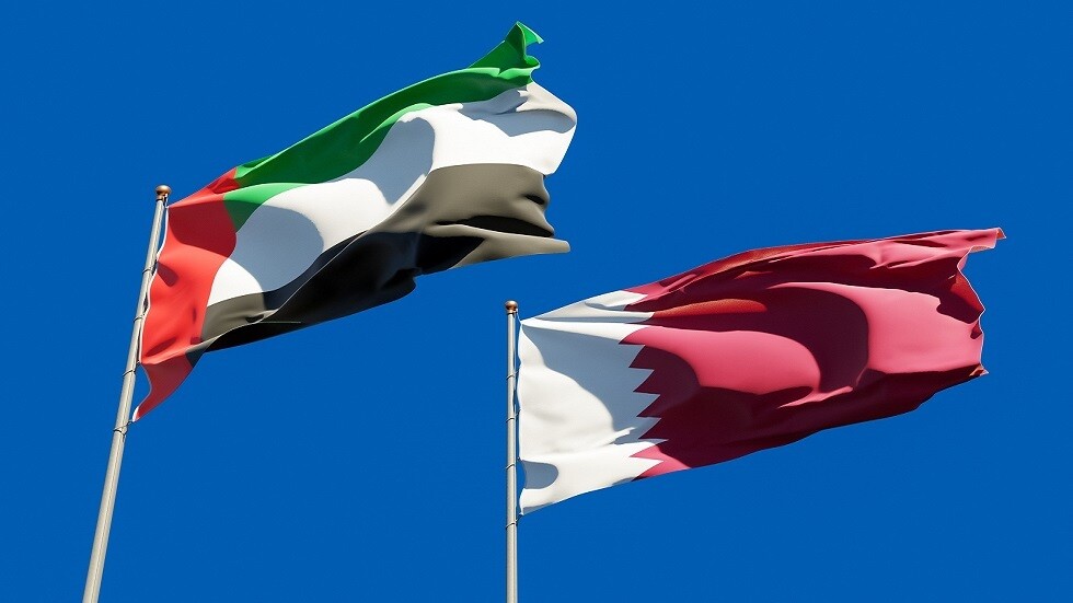سفير الإمارات يقدم أوراق اعتماده إلى أمير قطر