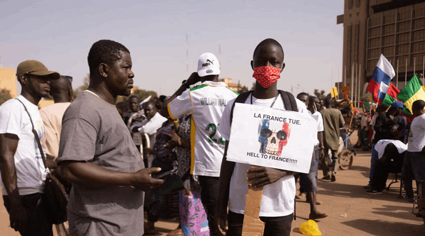 الاف المحتجين في بوركينا فاسو يطالبون بدستور جديد