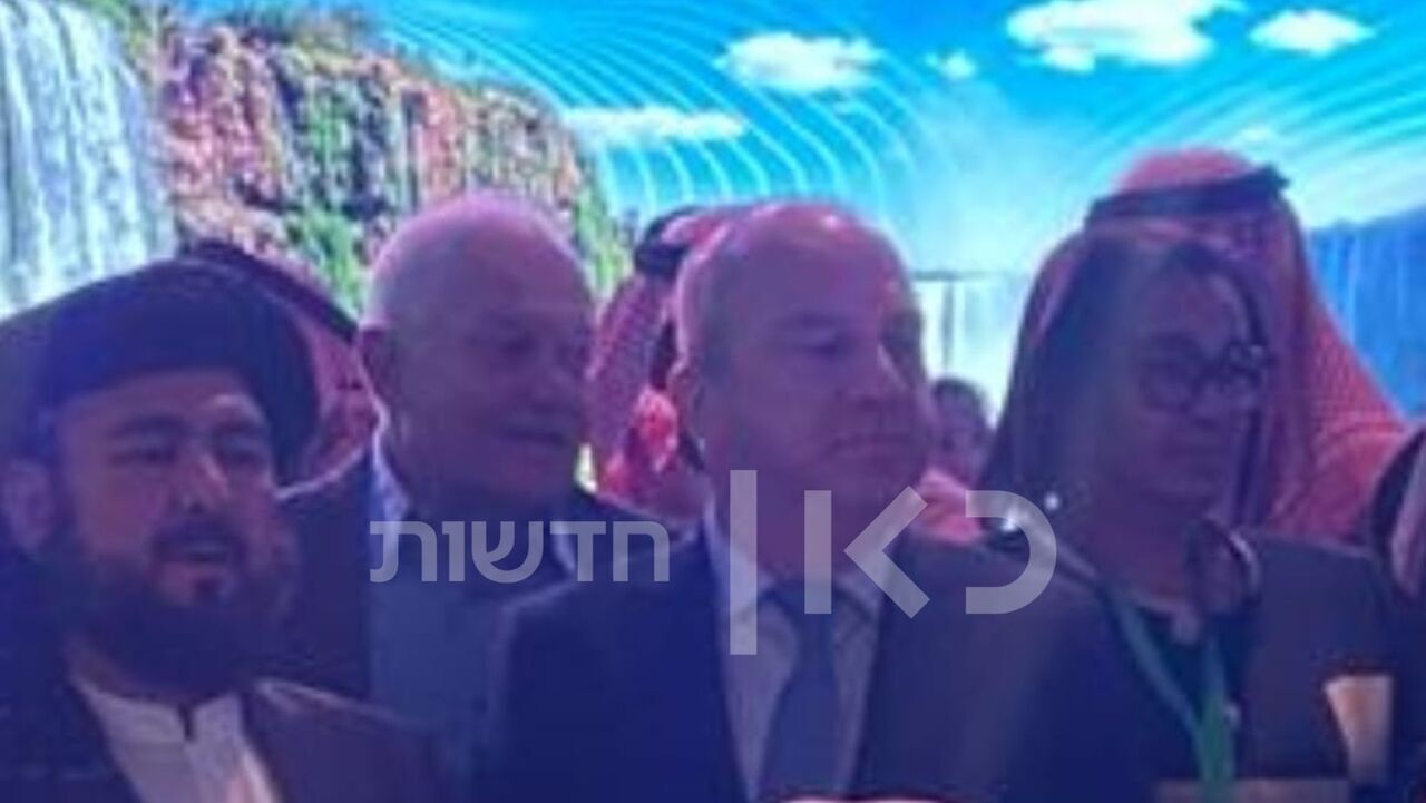 وزير سوري يرفض التقاط الصور على جانب وزير إسرائيلي