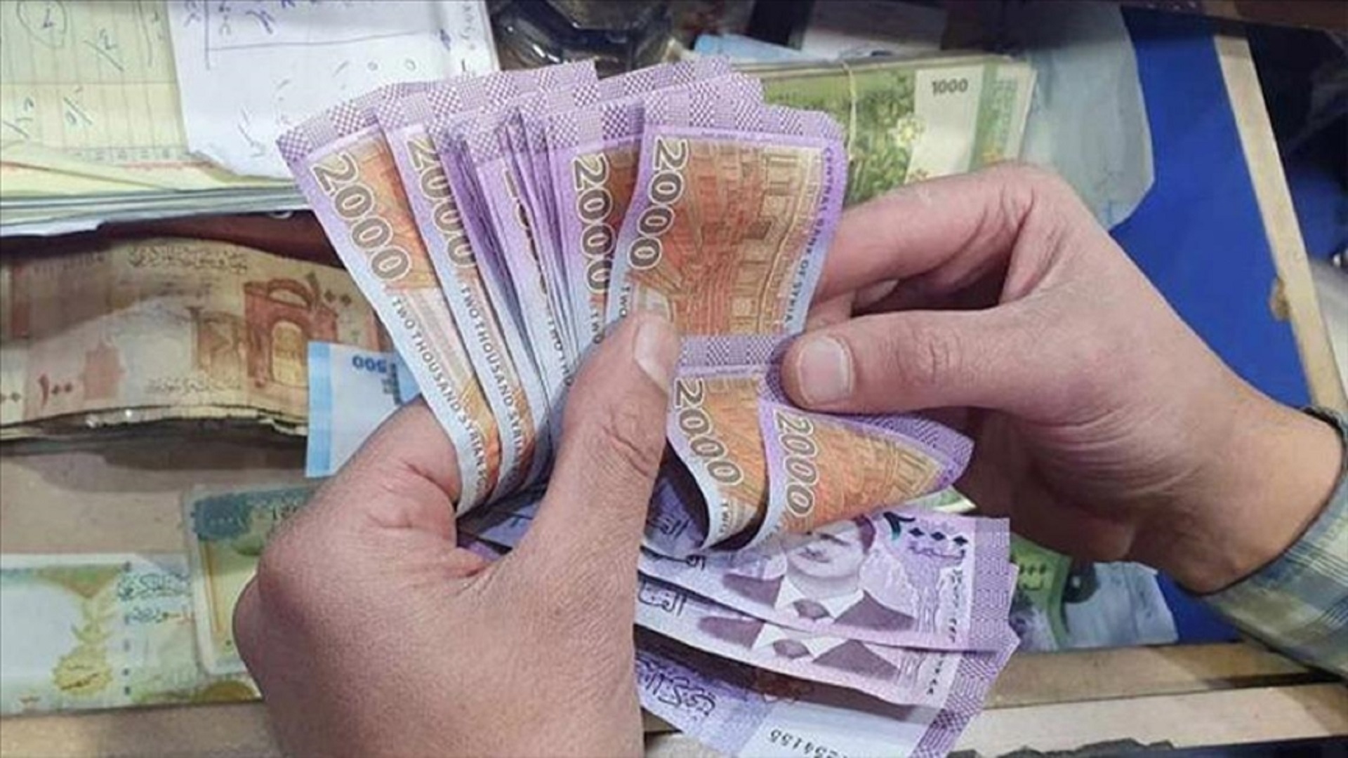 المركزي السوري يضع سعرا جديدا للدولار