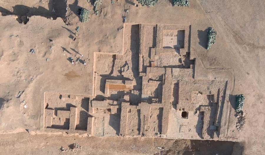إكتشاف بقايا مبنى وآثار طينية للعصر الآشوري في العراق