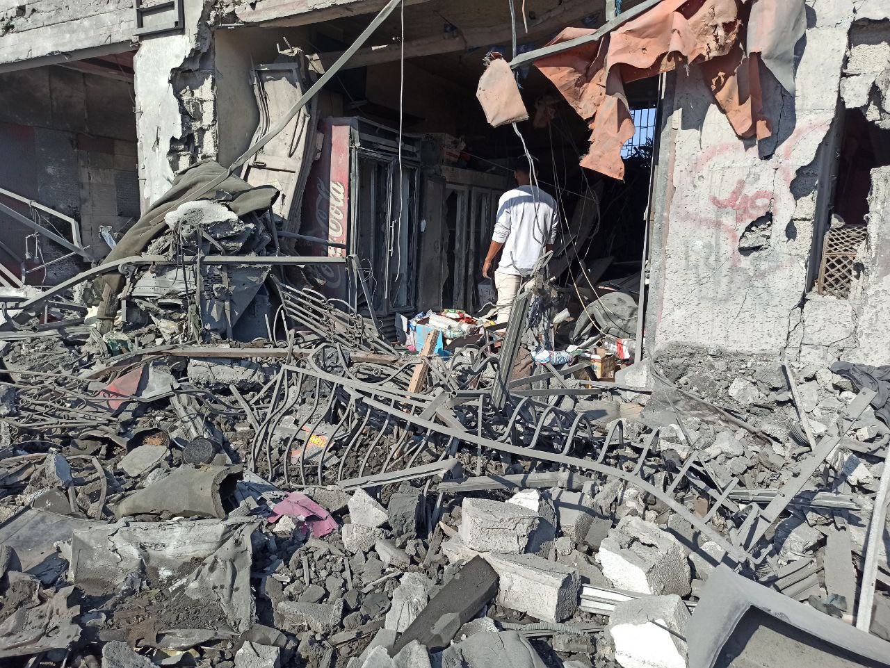 صور مؤثرة لتدمير الاحتلال أبراج سكنية وسط قطاع غزة