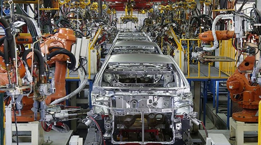 إنتاج السيارات عبر القطاع الخاص الإيراني ينمو بنسبة 72 بالمئة