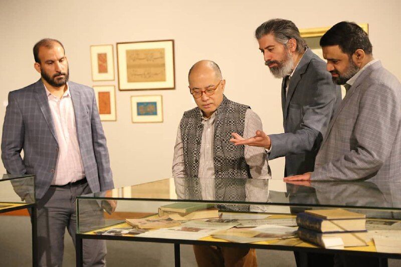 مسؤول فلبيني يزور متحف الفنون المعاصرة في طهران