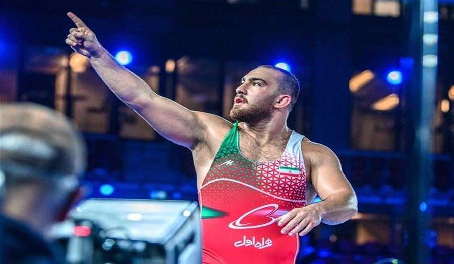نجم المصارعة العالمي أميرحسين زارع يعلن تضامنه مع غزة