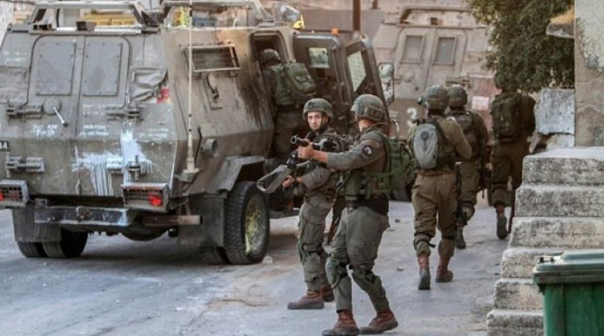 الاحتلال يعتقل 51 مواطنا من عدة مناطق بالضفة الغربية