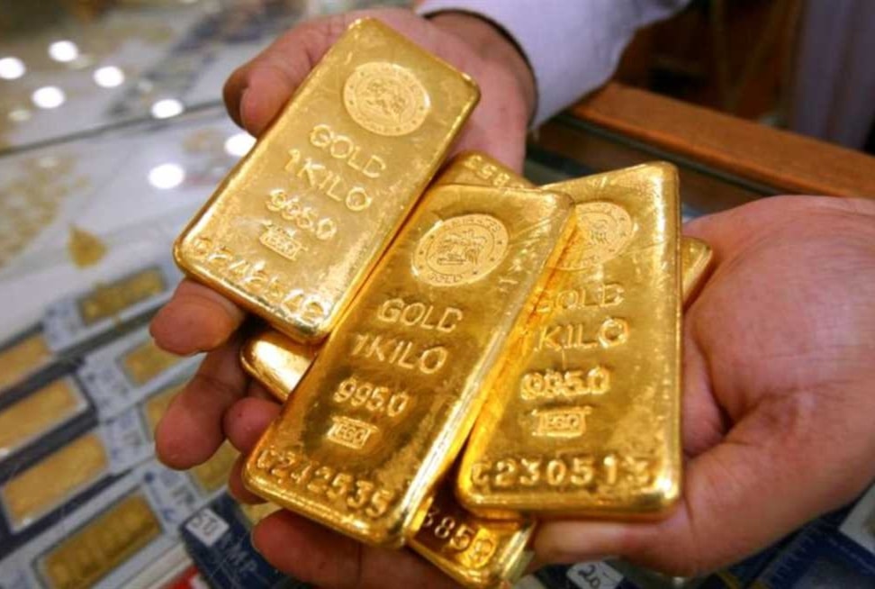 الذهب يسجل ارتفاعاً مع تأثر معنويات المستثمرين