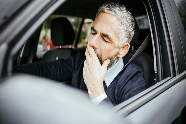 تطبيق إيراني ينبه السائق بعدم النوم أثناء القيادة