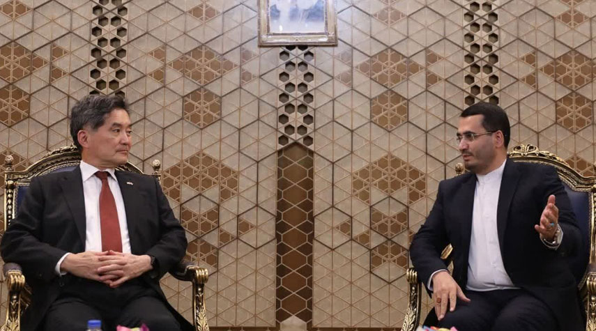 السفير الياباني في طهران يرحب بتطوير العلاقات البرلمانية مع إيران