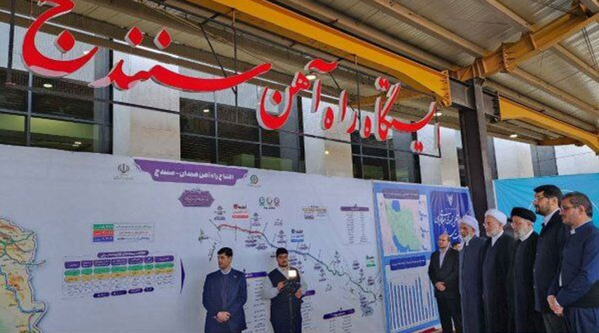 الرئيس الإيراني يرعى تدشين طريق سككي يريط محافظة كردستان بالشبكة السككية للبلاد