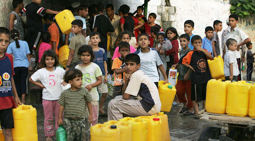 مخالفا كل مبادئ الإنسانية.. الاحتلال يتعمد قصف آبار وخزانات المياه في غزّة