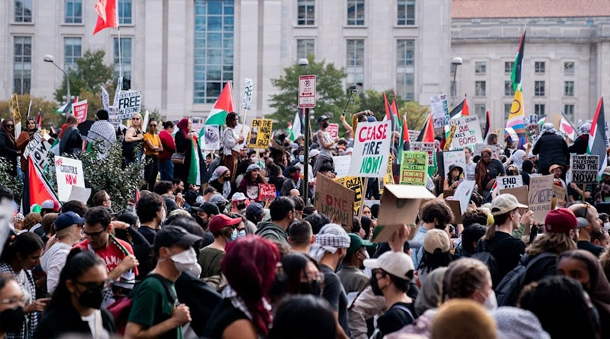 احتجاجات غاضبة في واشنطن تنديداً بسياسة بايدن الداعمة للعدوان على غزة