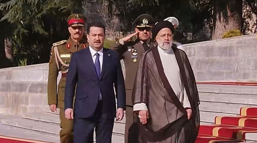 الرئيس الإيراني يستقبل رسمياً رئيس الوزراء العراقي