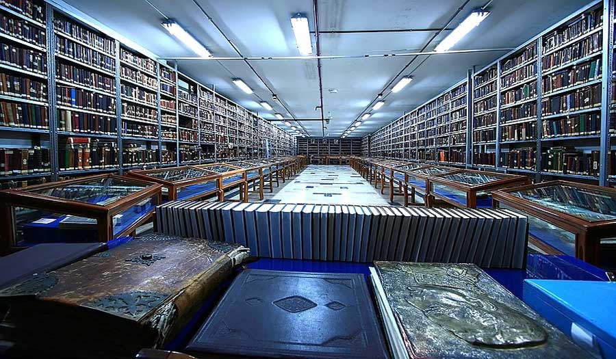 مكتبة آية الله مرعشي.. أضخم رافد معرفي للتراث الإسلامي