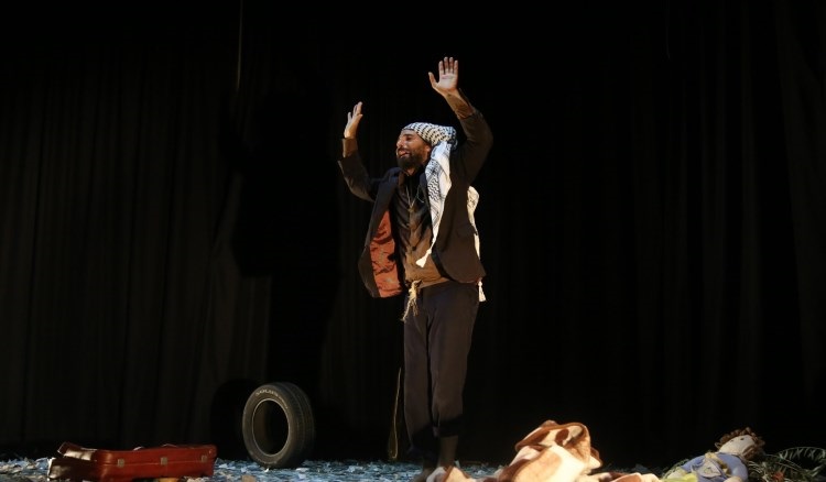 "قوم يا بابا".. مسرحية تضامنية مع غزة وفلسطين