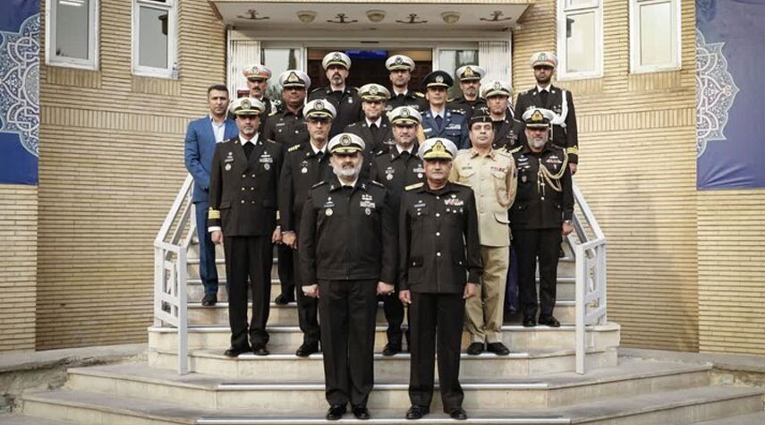 القوات البحرية الإيرانية والباكستانية تتعاونان في مكافحة الإرهاب