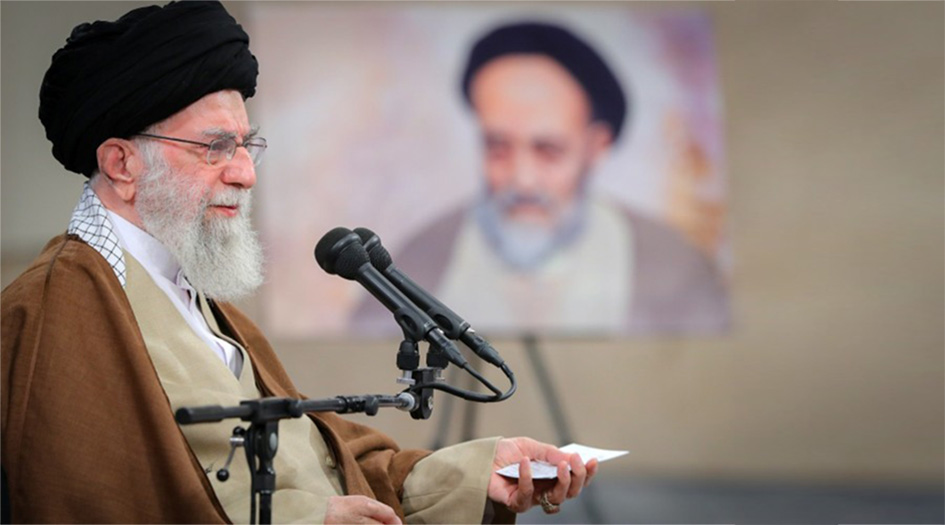 قائد الثورة الإسلامية: نحتاج لقاعدة فكرية قوية تستجيب لحاجات العصر