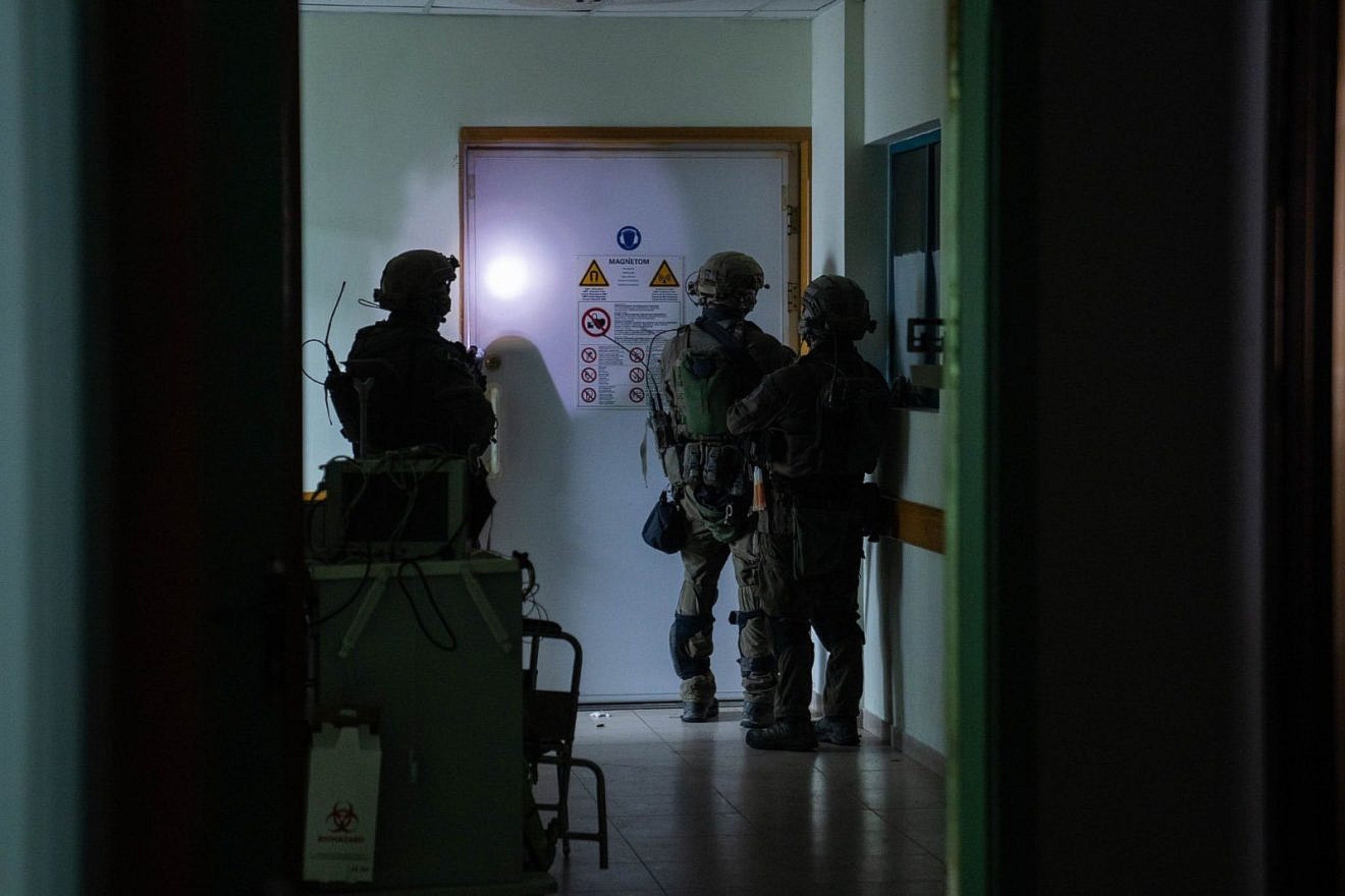 "سي أن أن": احتمال وضع الجيش الإسرائيلي الأسلحة في مستشفى الشفاء كبير