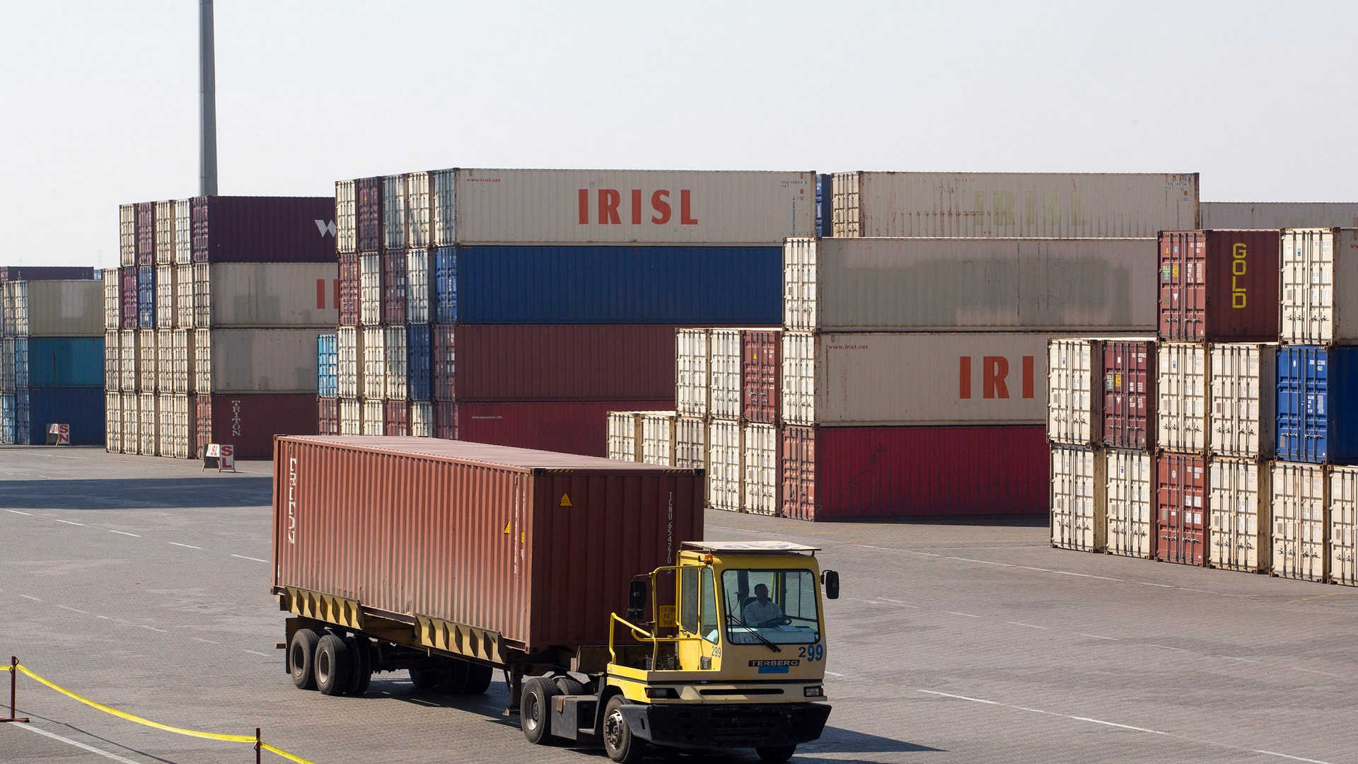 محافظة إيرانية تصدر 1.5 مليون طن من البضائع