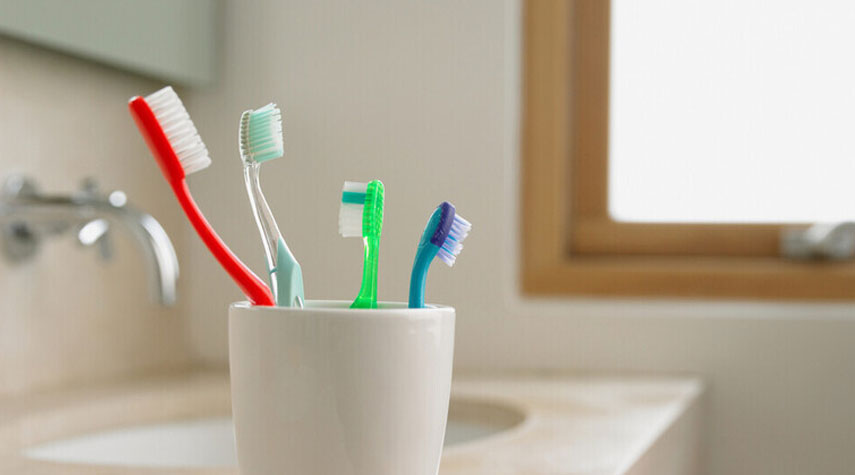 خبراء يحذرون من انتقال فيروس قاتل عن طريق فرشاة الأسنان