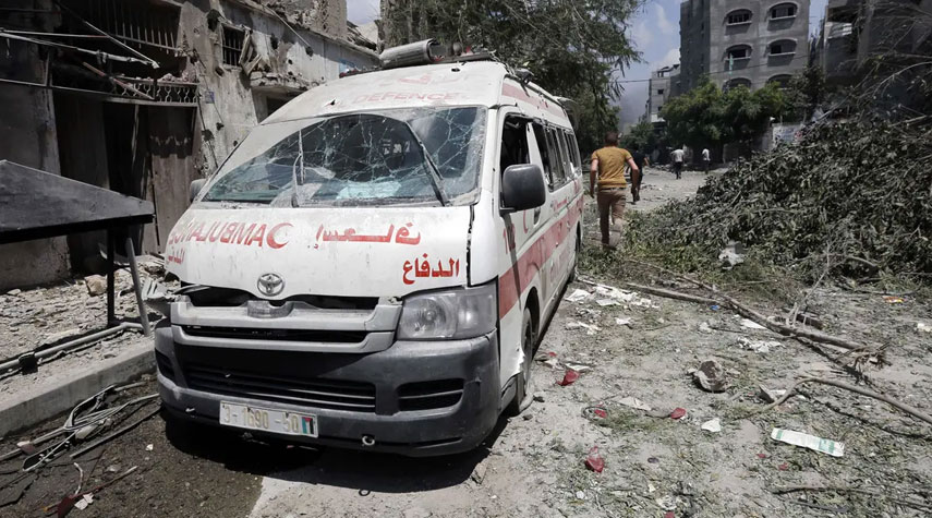 سيارات الإسعاف تنتشل عشرات الجثث من شوارع غزة في اليوم الأول من "التهدئة"
