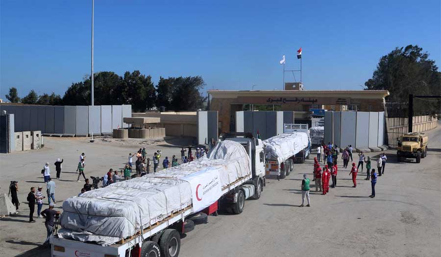 الهلال الأحمر الفلسطيني يعلن دخول مائة شاحنة مساعدات الى مدينة غزة والشمال