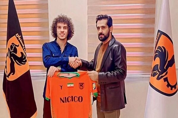 اللاعب العراقي "مصطفى محمد" ينضم لناد إيراني