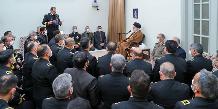 قائد الثورة يشيد بقدرة القوات البحرية للجيش الايراني