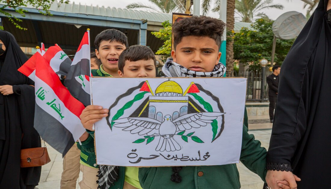 طلاب كربلاء يتضامنون مع أطفال فلسطين +صور