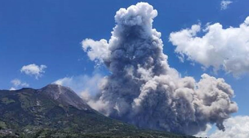 إندونيسيا.. ثوران بركان 