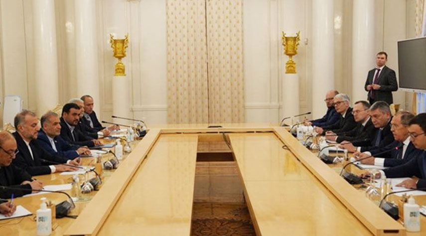 وزير الخارجية يجري محادثات مع نظيره الروسي في موسكو