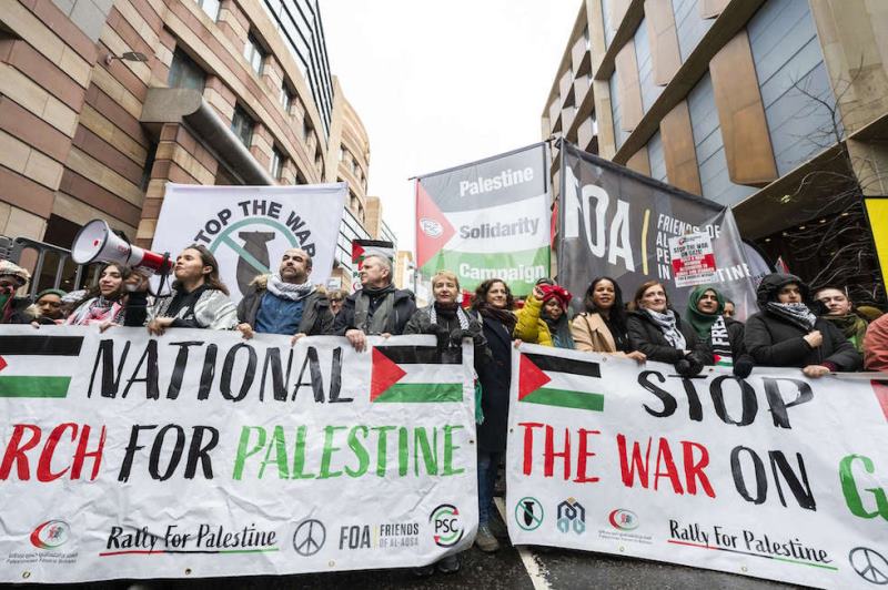 بالصور من لندن.. مسيرة ضخمة تضامنا مع الشعب الفلسطيني