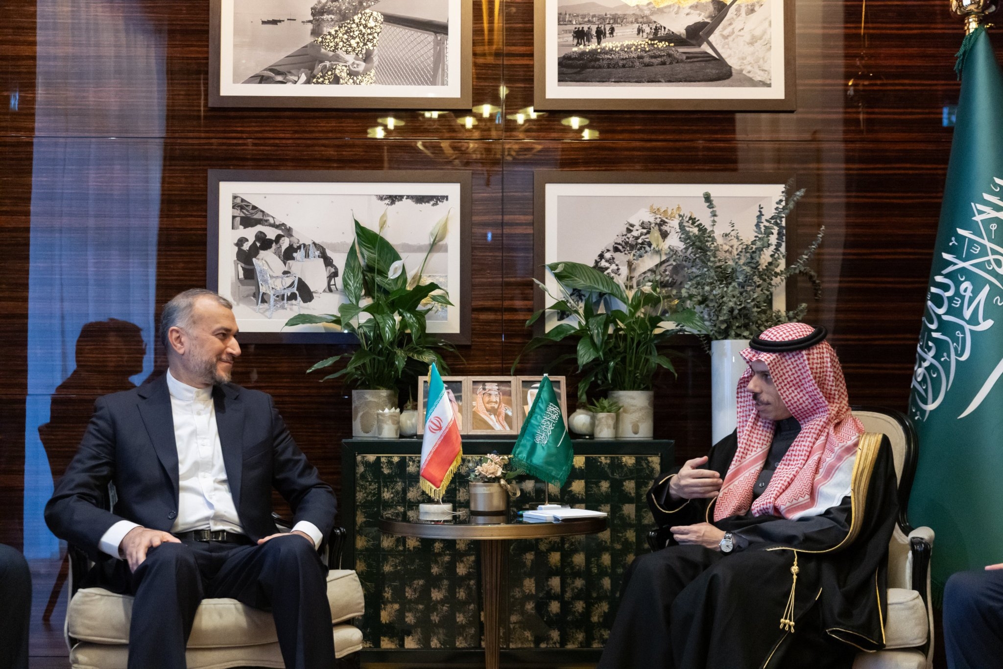 عبداللهيان : مستعدون لتعزيز العلاقات مع الرياض
