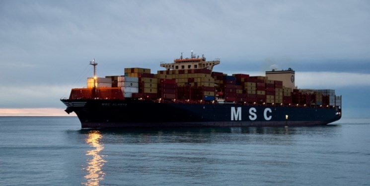 تقرير: 53% من تجارة الحاويات العالمية تتوقف في البحر الأحمر
