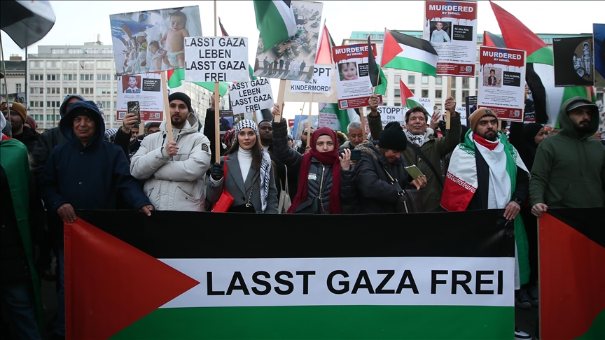 بالصور.. مسيرة تضامنية مع الشعب الفلسطيني في فيينا