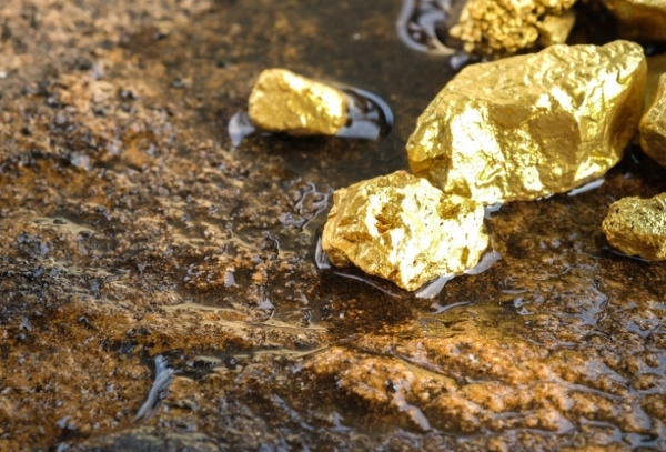 اكتشاف احتياطيات كبيرة من الحديد والذهب في إيران