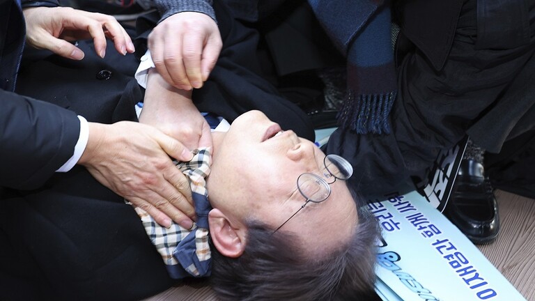  زعيم المعارضة في كوريا الجنوبية يتعرض لاعتداء