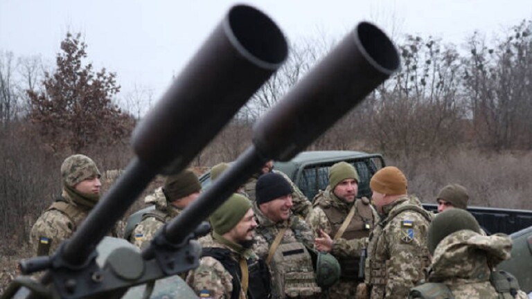ضابط بريطاني يتوقع تدخل "الناتو" لإنقاذ قوات أوكرانيا
