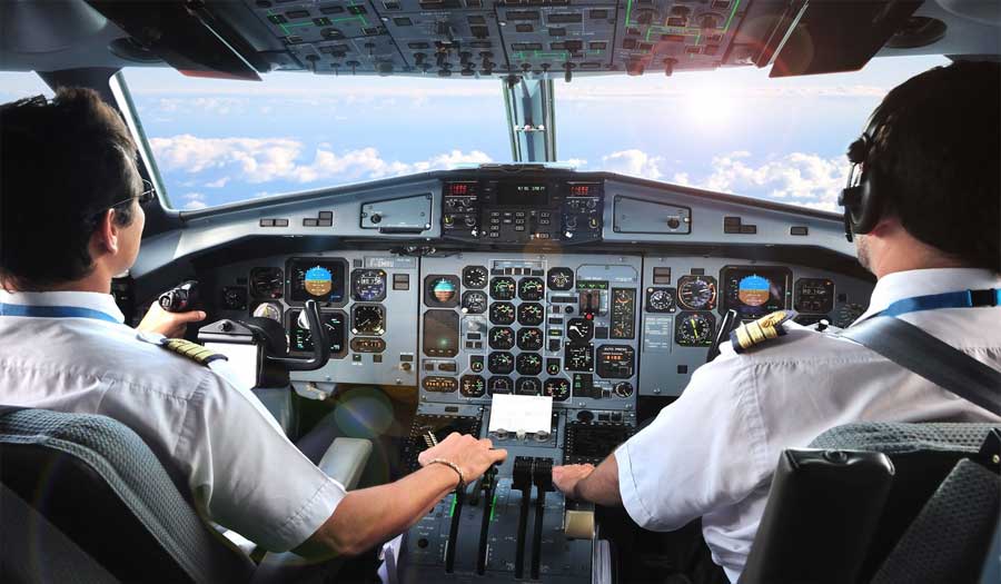 هل يحق للطيار النوم أثناء الطيران؟