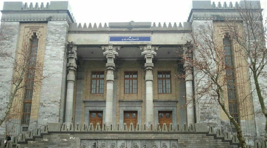 تنكيس علم الجمهورية الإسلامية الإيرانية في جميع السفارات