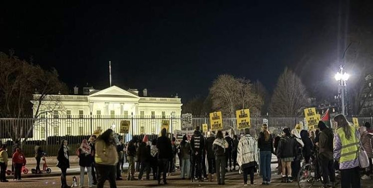 مظاهرة أمام البيت الأبيض احتجاجا على العدوان الأمريكي على اليمن