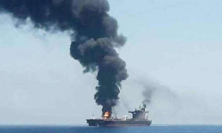 السفن الامريكية تتجنب الممرات اليمنية