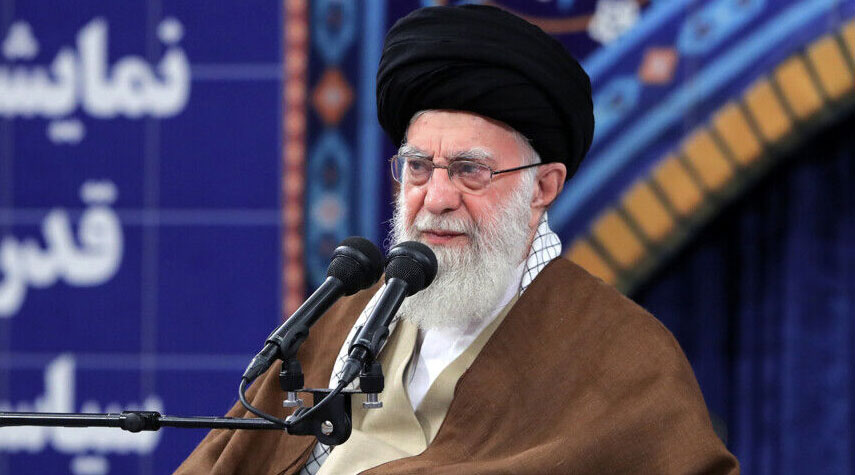 قائد الثورة الإسلامية يستقبل أئمة الجمعة في طهران